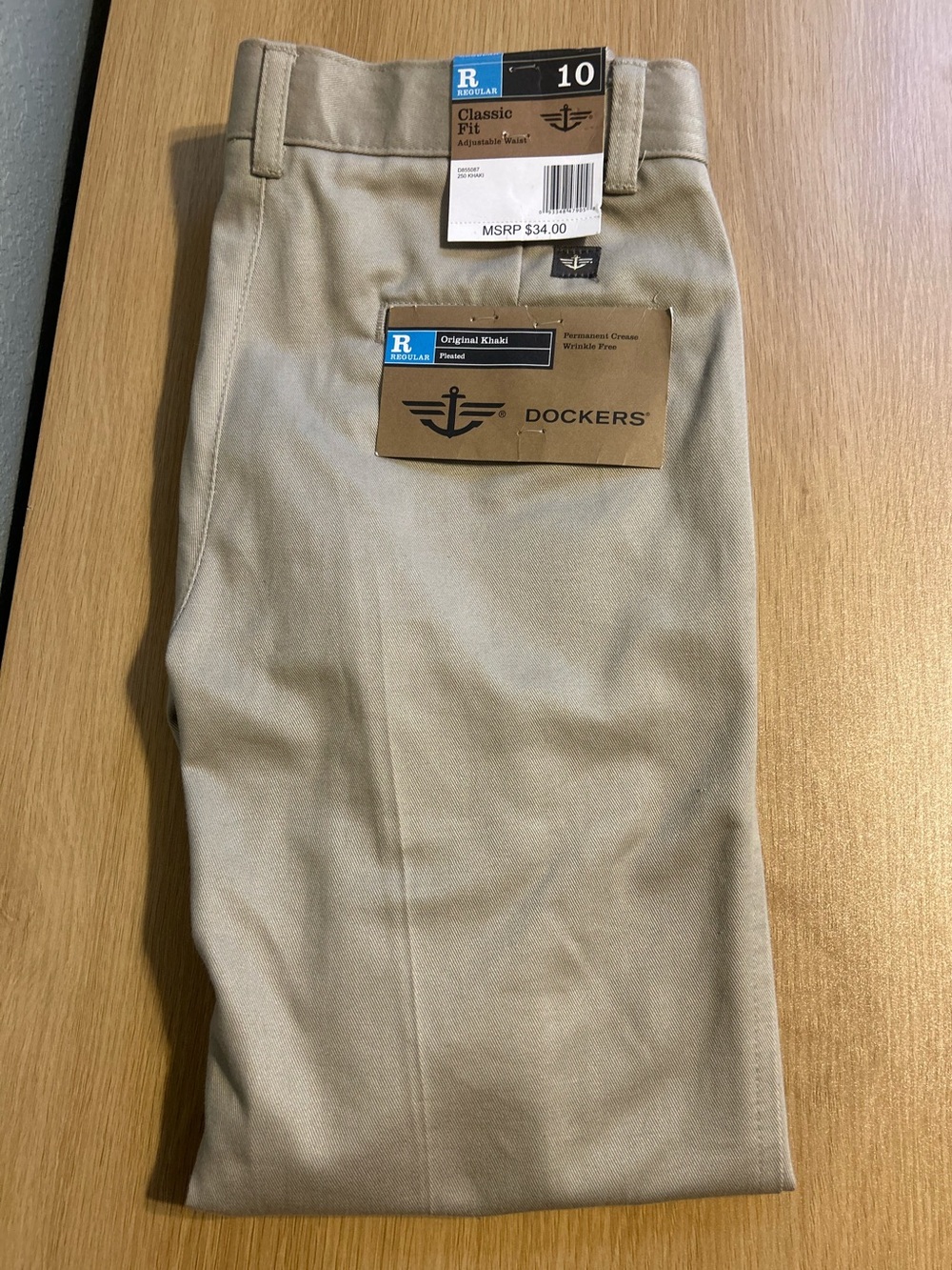 NWT Dockers Boys Classic Fit Pleated Khaki Pants - Size 10 Regular